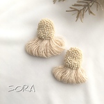 ビーズ刺繍(ホワイト)タッセルピアス