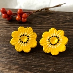 レトロな雰囲気が可愛い！大きいお花のイヤリング（イエロー）