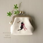 リボン猫の刺繍 がま口財布 (スクエア)   コットンパール付き♪       