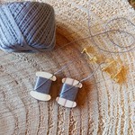 NewColor！ちいさな糸巻きピアス＊チャコールグレー