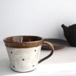 コーヒーカップ　くり色　ドット塗分け