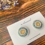 刺繍とビーズのお花ピアス(イヤリング) グラデーショングリーン