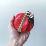 【納期1週間】コインケース　「pomme」レッド（お花付き）