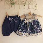 おめかしリボン付2段チュニック＆スカートとかぼちゃパンツセット（フラワー＆ベリーネイビーと小花柄ブルー）