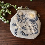 ✥お花のがま口✥  冬のお花　グレイッシュベージュ