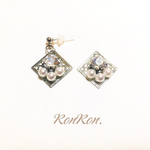 ゆらゆら四角の小振り pierce／earring ＊ クリスタルムーンライト×ホワイト ＊ silver