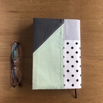 <新書ｻｲｽﾞ>パッチワークの1点物ブックカバー＊グリーン×ドット