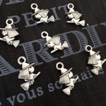 再入荷★小さな魔女 チャーム 10個セット 