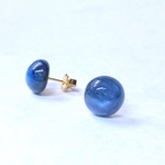 【ピアス】濃いブルーのカイヤナイト カボション ピアス L（10㎜）。一点物。イヤリング変更不可。