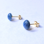 【イヤリング変更不可】カイヤナイト カボション ピアス M（9㎜）。一点物。