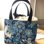 ランチバッグ　ブルー系の花