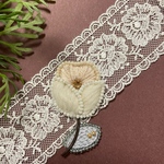 大人可愛い　ビーズ刺繍ブローチ　＊チューリップ＊　ベージュ