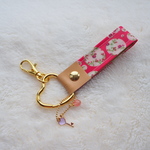 LIBERTY　ジョアンナ　濃いピンク　本革のキーチャーム(Ｇ)　
