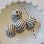再販無し◆ デッドストック    18mm ビーズ　ホワイト