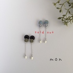 糸ボタンのロングピアス