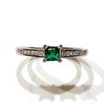 ** 再販＊サイズ調整可能＊天然エメラルド3mm ＊華奢なリング　ザンビア産スクエアノンオイルエメラルド**