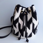 コットンニットバケツ巾着ショルダー　幾何学モノトーン