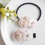  [2個セットがお得][親子お揃い]お花刺繍のヘアクリップ・ヘアゴム 