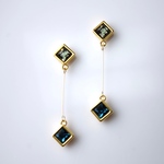 Swarovskiスクエア揺れるピアス
