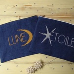 「月」と「星」刺繍のポーチ（２個1セット）