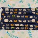 猫とサバ缶柄　ガーゼのプリーツマスク（大人用）