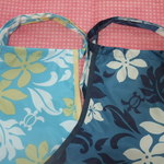 プルメリア＆ホヌ　M　泥除けエプロン　青系
