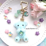 レジン 内緒だよ♡オシャレくまさんのキーホルダー【ミルキーブルー】