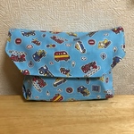 横入れお弁当袋！マジックテープ付き！中サイズ！封筒型お弁当入れ！はたらくクルマ