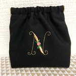 イニシャル刺繍バネポーチ