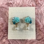 バラのノンホールピアス　ハンドメイド