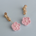 成人式♬はんなり桜のイヤリング ピンク つまみ細工 和 or 浴衣 or 着物
