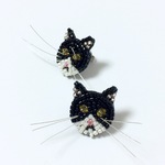 ハチワレ猫さんのピアス《両耳分》