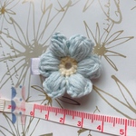 水色お花の手編みヘアクリップ