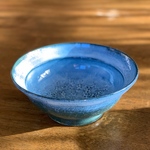 深海の青と緑を思わせるサンゴ礁柄の美しい神秘的な器