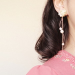 お花ハートとパール　かすみ草ホワイト　～パールウェーブ～　イヤリング/ピアス/お花/ハート/レジン/ウェーブ/ひねり/らせん