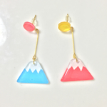 再×3＊ゆらゆら富士山ピアス 青か赤