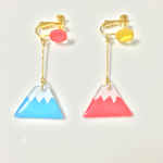 再×3＊ゆらゆら富士山イヤリング 青か赤