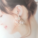 パールの耳飾り♪キラキラパヴェとお花パーツ／ワイヤーシャワーパール　サージカルステンレスピアス