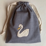 白鳥刺繍×黒ギンガムチェック巾着  