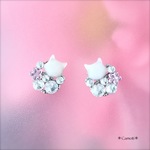 白猫とお花の小ぶりなピアス/淡ピンク