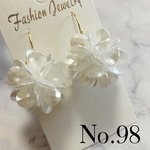 No.98 フラワー パールボールピアス