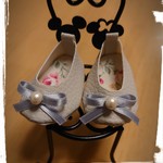 hanakori様ご予約品 メルちゃん 靴3足⭐アイボリー⭐ライトグレー⭐オフホワイト⭐サテンリボンにコットンパール
