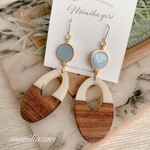 アクリルウッドのバイカラーピアス/イヤリング　樹脂フックピアス