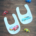 Car Bibs 　男の子が大好き☆車のスタイ【赤クラシックカー/青クラシックカー】