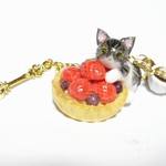 オーダーのお品○いちごタルトのバッグチャーム○猫○スイーツデコ〇白猫