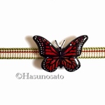赤い蝶 の ブローチ/帯留め 【陶器風 石塑粘土アクセサリー】春 バタフライ