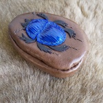 牛革オオセンチコガネの卵形ミニポーチ