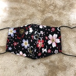 大人用マスク　２９ 布マスク　黒地和風　桜　× 赤い金魚　ハンドメイド