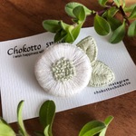 まんまる白花の刺繍ブローチ