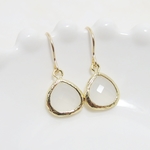 *K14GF***P41* しずく型ガラスストーン（ホワイト色）☆ピアス(S)